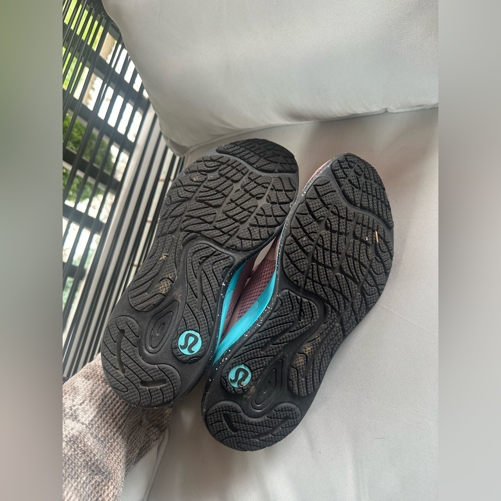 LULULEMON SNEAKERS NWOT - Picture 6 of 7